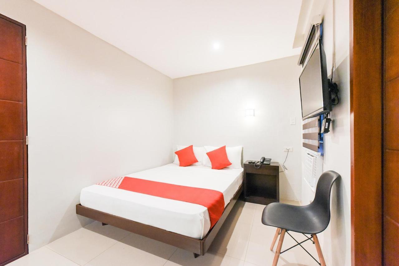 Oyo 111 The Chipper Hotel Quezon City Bagian luar foto
