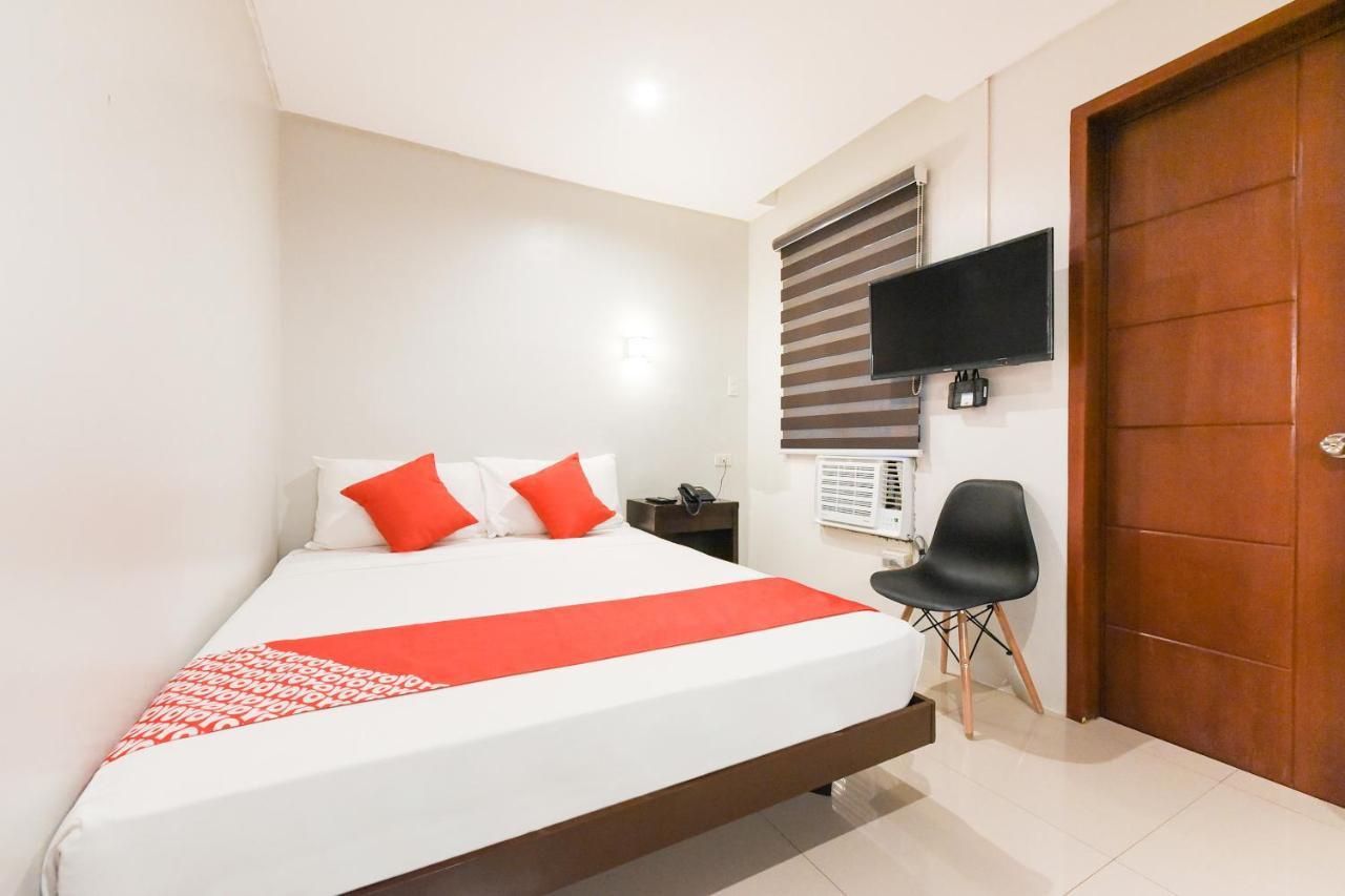 Oyo 111 The Chipper Hotel Quezon City Bagian luar foto