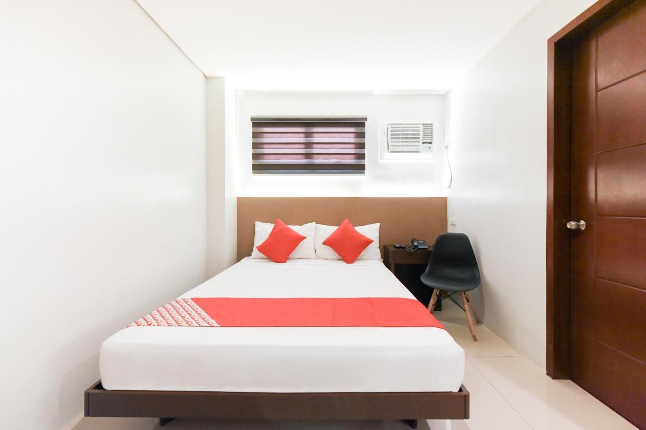 Oyo 111 The Chipper Hotel Quezon City Bagian luar foto