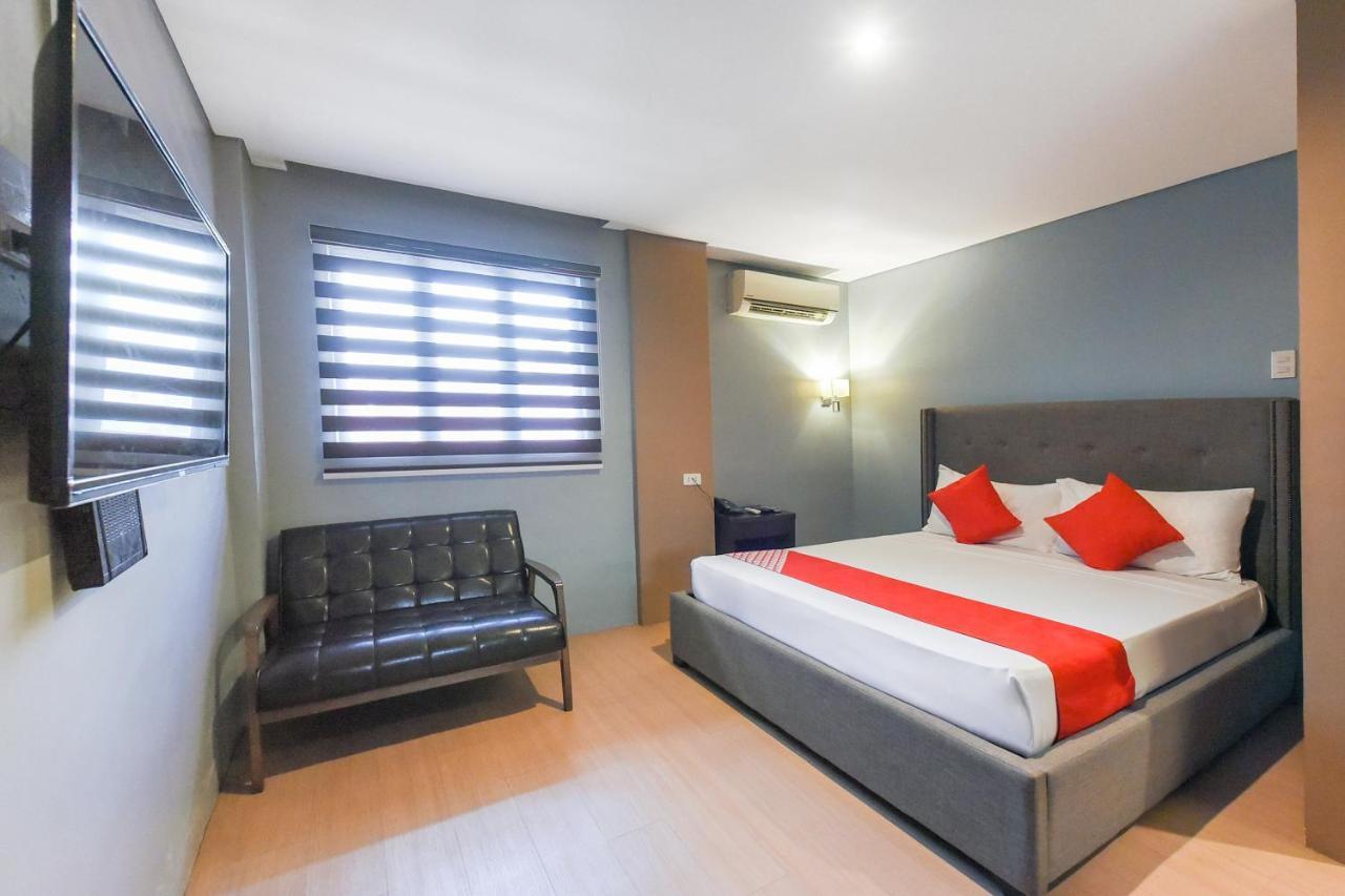 Oyo 111 The Chipper Hotel Quezon City Bagian luar foto