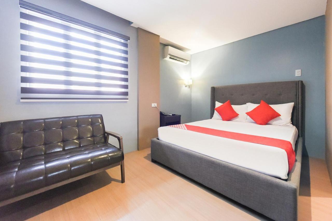 Oyo 111 The Chipper Hotel Quezon City Bagian luar foto