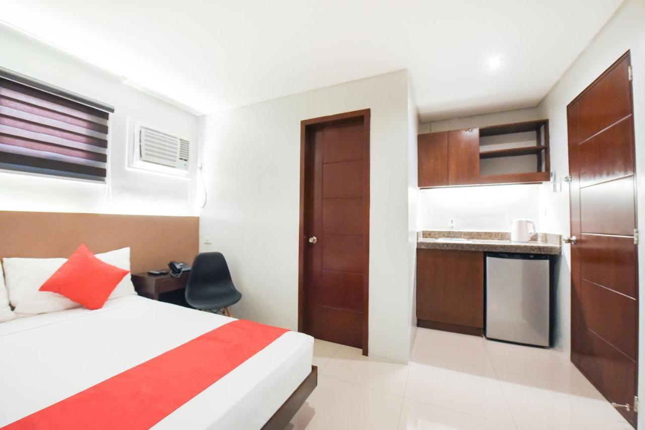 Oyo 111 The Chipper Hotel Quezon City Bagian luar foto