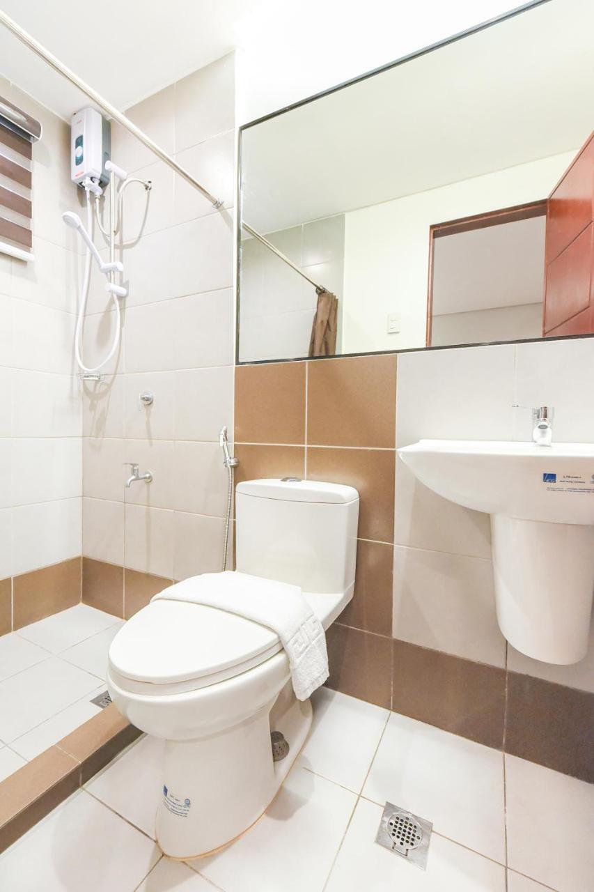 Oyo 111 The Chipper Hotel Quezon City Bagian luar foto