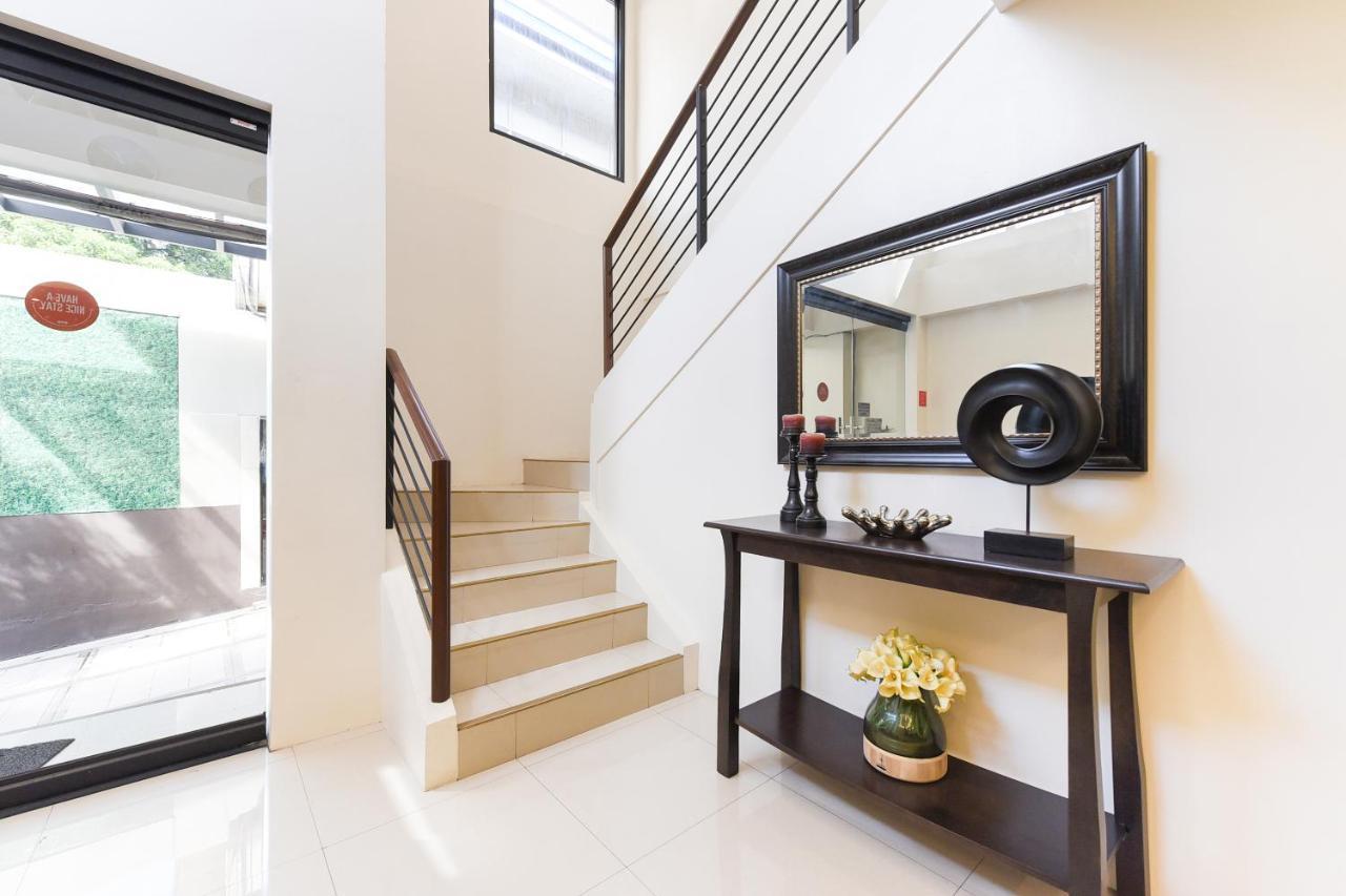 Oyo 111 The Chipper Hotel Quezon City Bagian luar foto